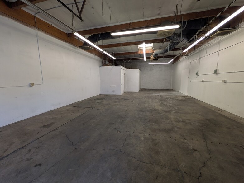 More Photos Of 22305-22319 S Vermont Ave, Torrance Warehouse For Lease