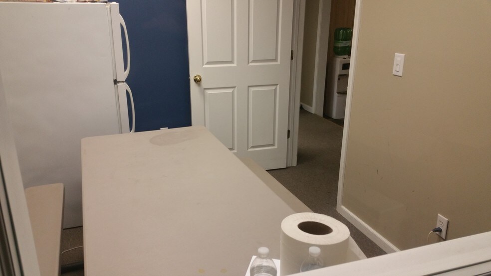 More Photos Of 2447 E Judd Rd, Burton Showroom For Sale