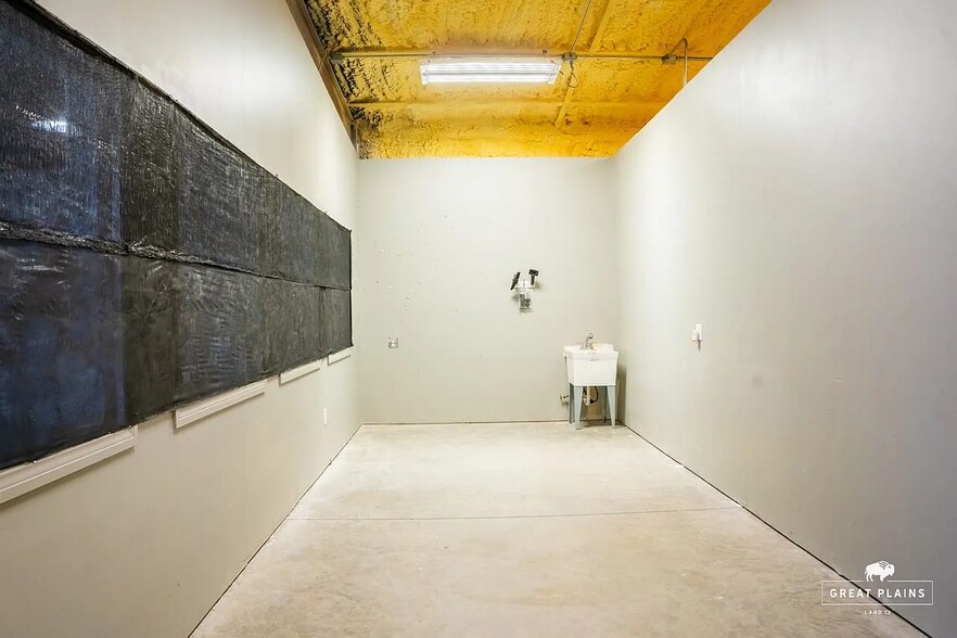 More Photos Of 204 S Broadway Ave, Hinton Storefront Retail Office For Sale