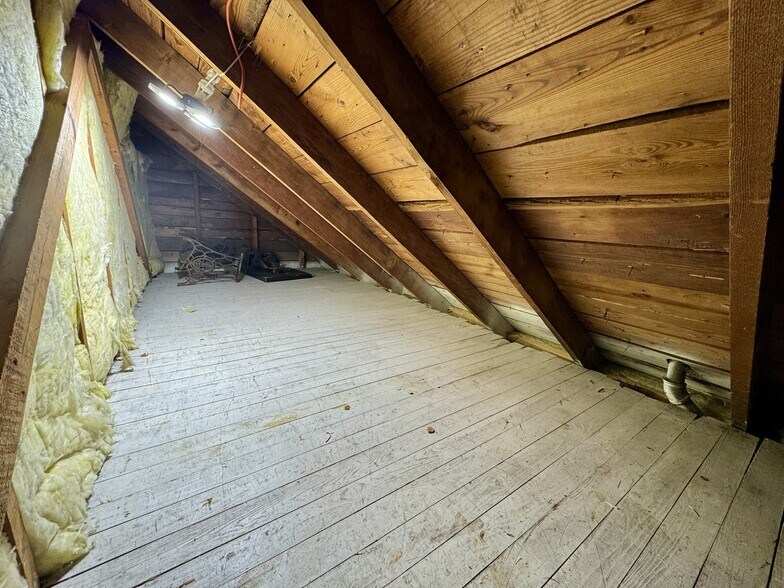 More Photos Of 2725 North Point Rd, Dundalk Office For Sale