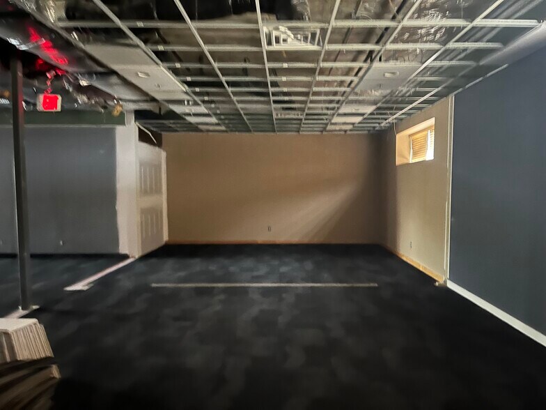 More Photos Of 6220 Nesbitt Rd, Fitchburg Storefront For Lease