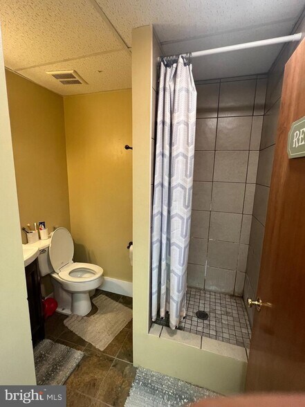 More Photos Of 12512 Lakeridge Dr, Woodbridge Medical For Sale