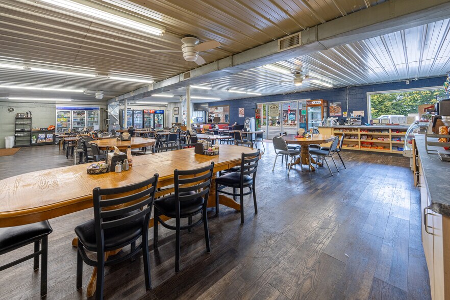 More Photos Of 4053 Hwy E, Oak Ridge Storefront For Sale