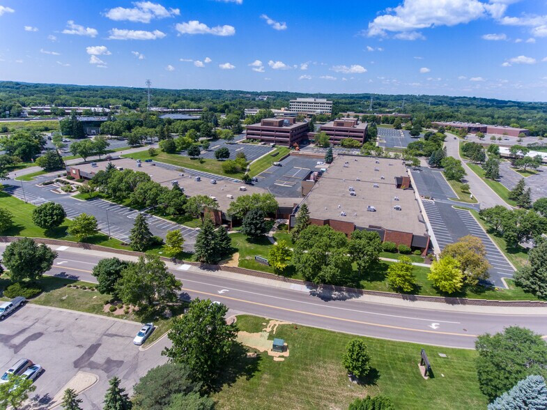 More Photos Of 5900-5950 Clearwater Dr, Minnetonka Research And Development For Lease