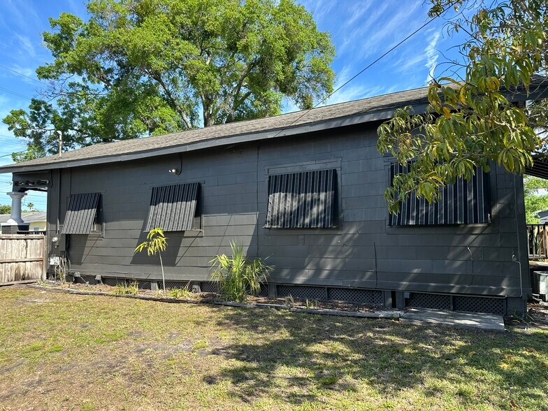 More Photos Of 2009 N Armenia Ave, Tampa Freestanding For Lease