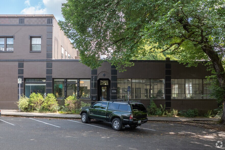 More Photos Of 1960 SE Hawthorne Blvd, Portland Apartments For Sale