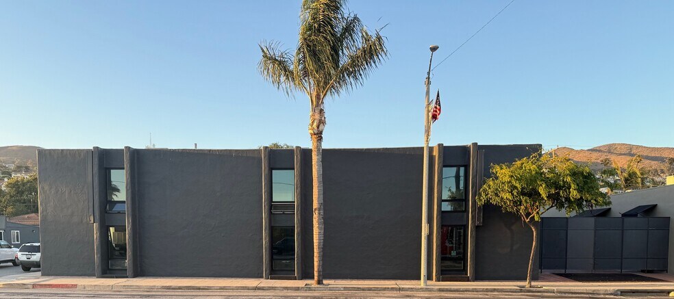 More Photos Of 1895 E Main St, Ventura General Retail For Sale