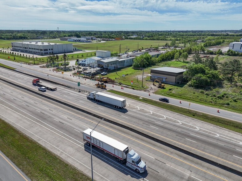 More Photos Of 7304 I-10 E, Baytown Freestanding For Sale