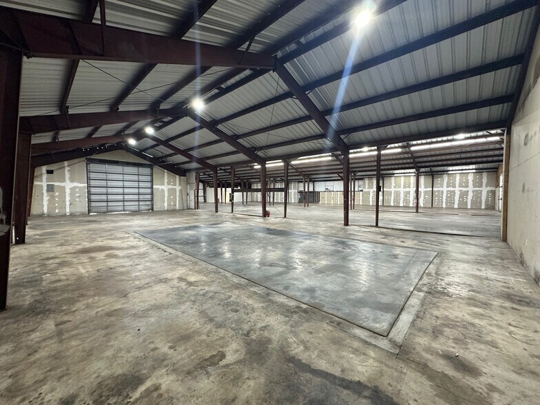 More Photos Of 2528-2532 Lucena St, Charlotte Warehouse For Lease