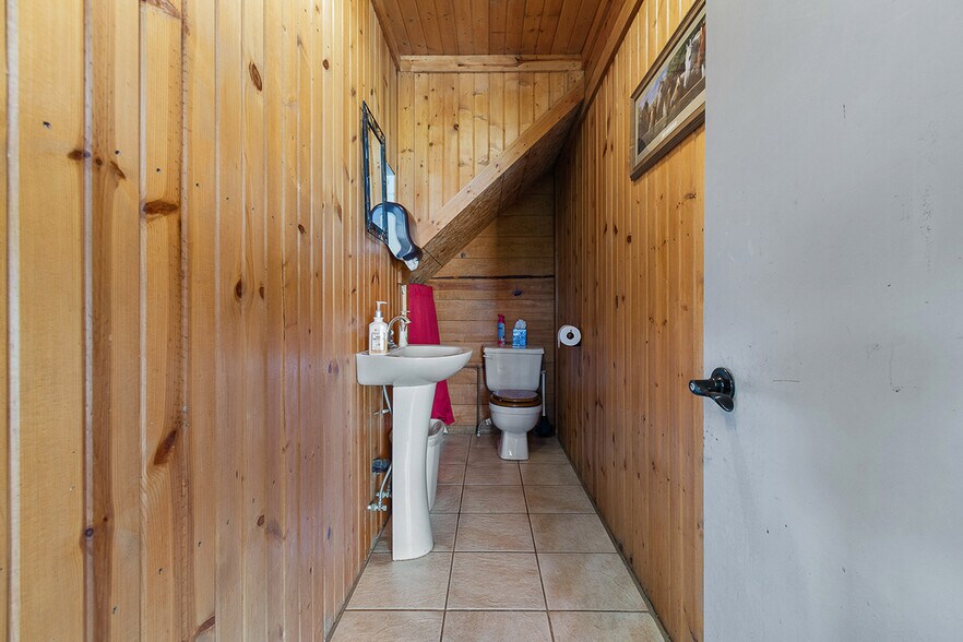 More Photos Of 5495 Meese Rd NE, Louisville Sports And Entertainment For Sale