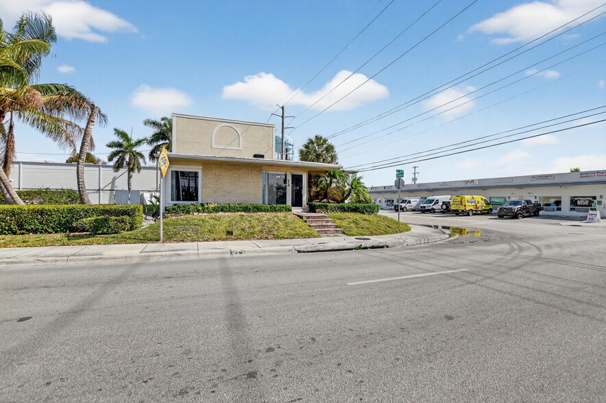 More Photos Of 13 SW 10th St, Deerfield Beach Flex For Lease