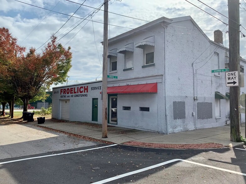 More Photos Of 1000 E Muhammad Ali Blvd, Louisville Flex For Lease