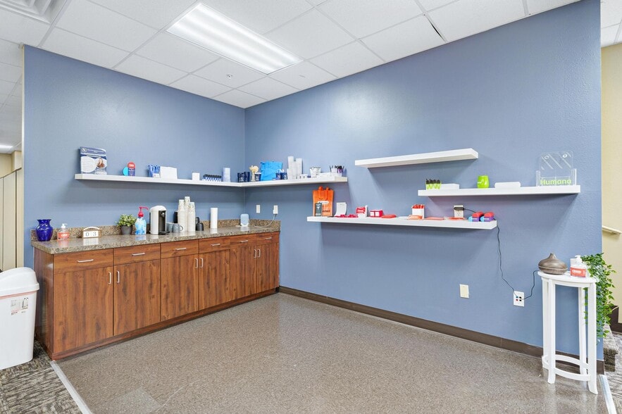 More Photos Of 1904 Thomas Ave, Leesburg Office For Sale