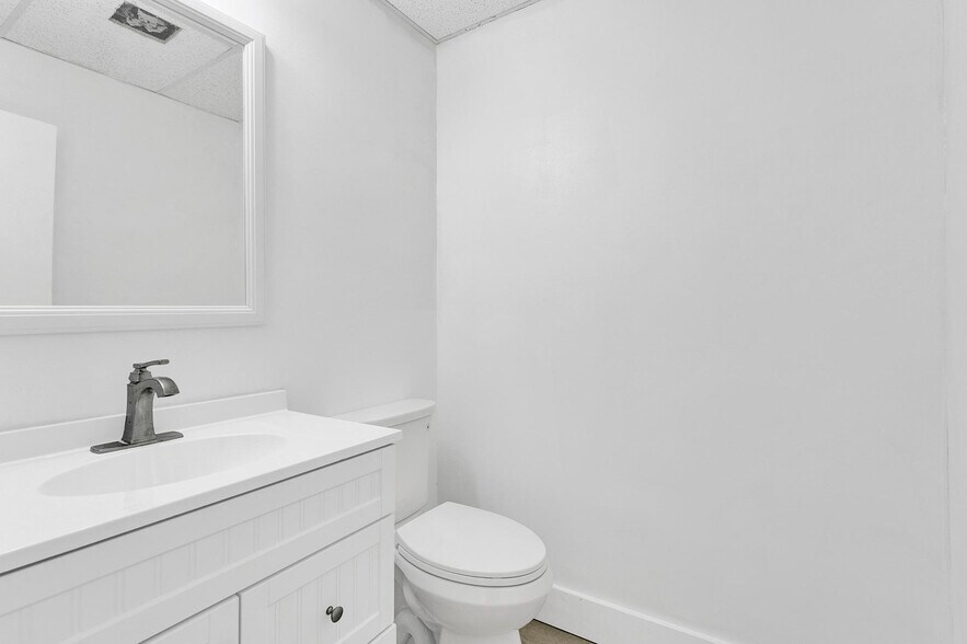 More Photos Of 1900 N University Dr, Pembroke Pines Office For Lease