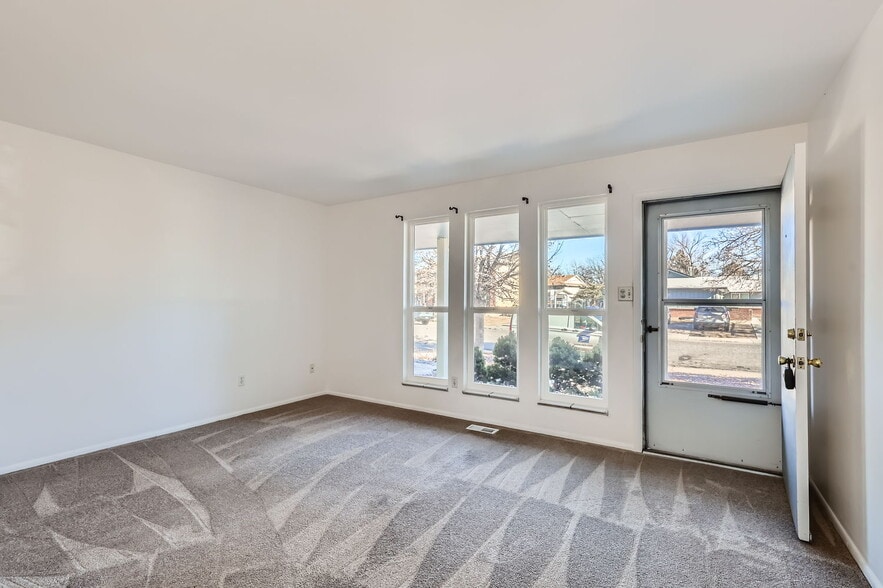More Photos Of 9 Lansing St, Aurora Apartments For Sale