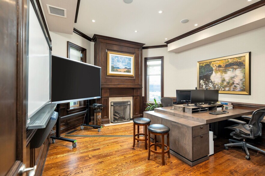 More Photos Of 12 Madison Av, Toronto Office Residential For Sale