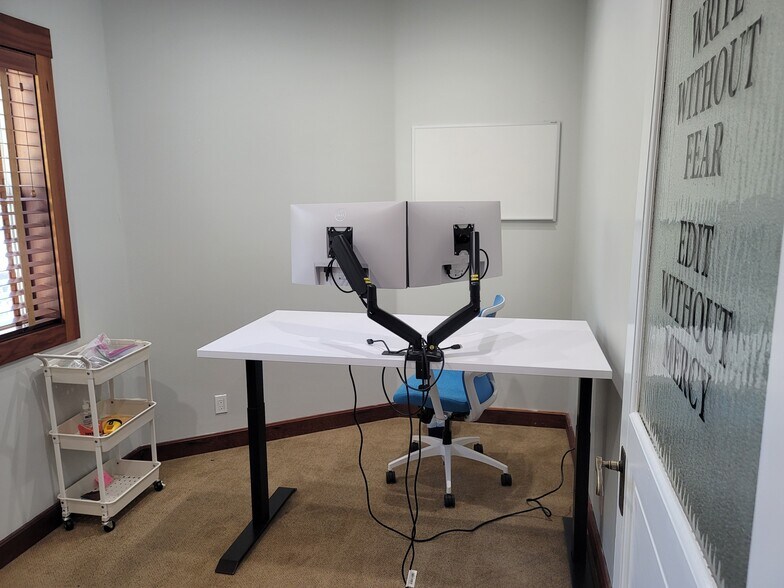 More Photos Of 230 Center St, Healdsburg Office For Lease