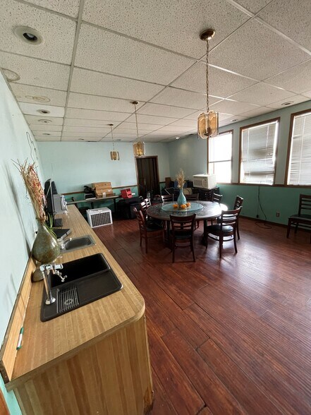 More Photos Of 2724 W Lewis St, Pasco Hotel For Lease