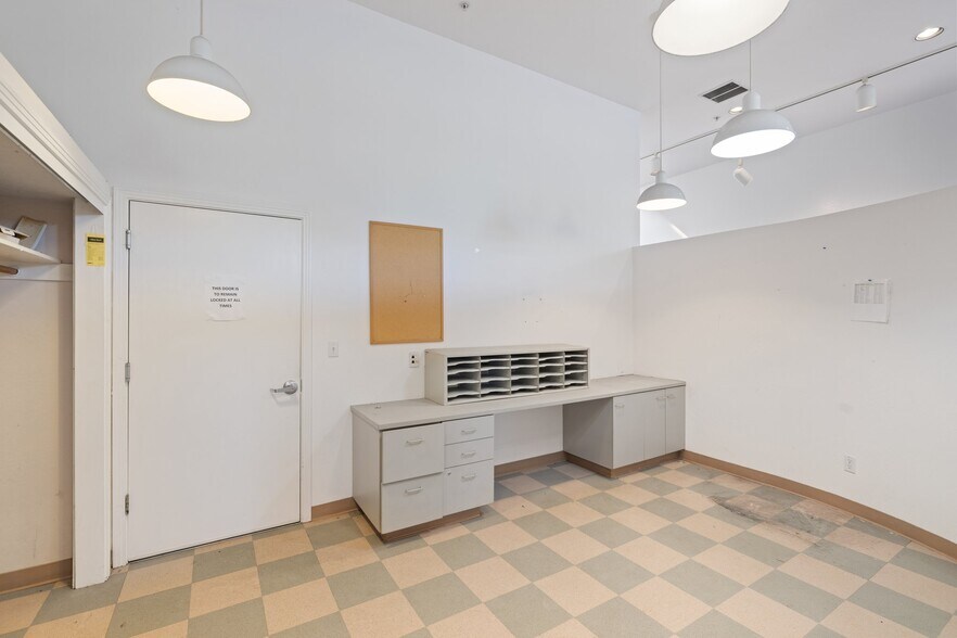 More Photos Of 33641 Mission Blvd, Union City Freestanding For Sale