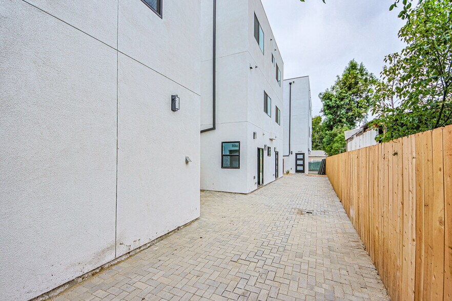 More Photos Of 6461 Woodley Ave, Van Nuys Apartments For Sale