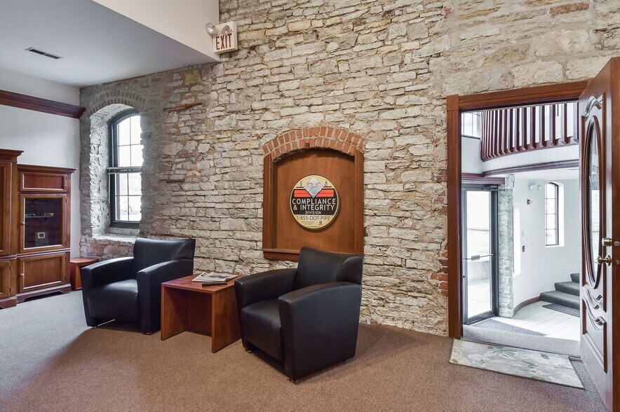 More Photos Of 30 S Shumway Ave, Batavia Office For Lease