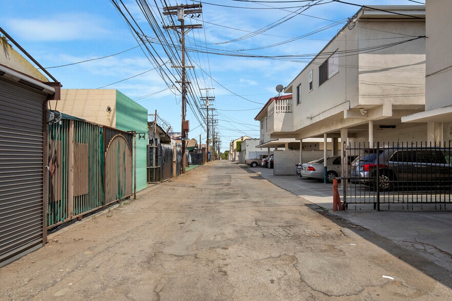 More Photos Of 6137 Alcott St, Los Angeles Apartments For Sale