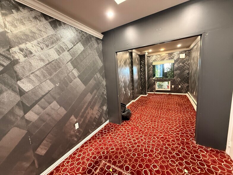 More Photos Of 4004 73rd St, Woodside Office For Lease