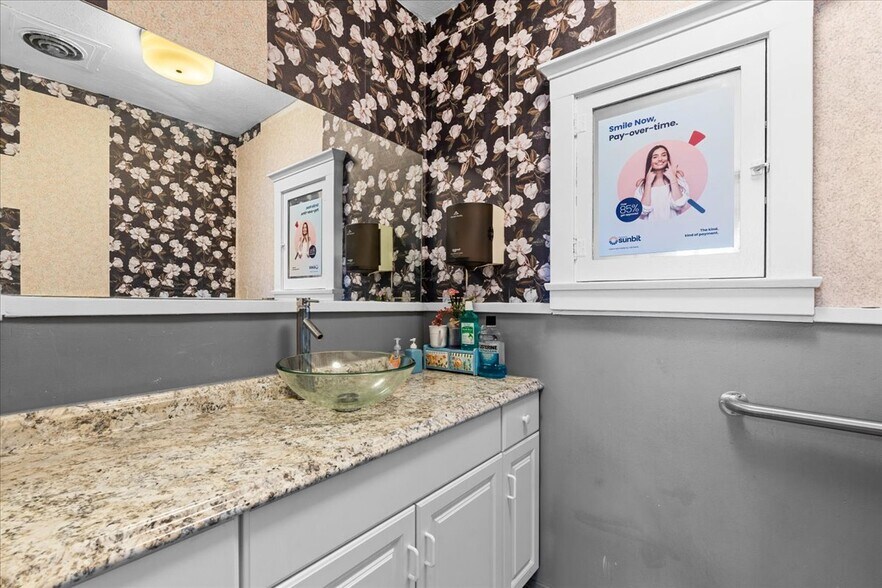 More Photos Of 1020 E Florida Ave, Hemet Freestanding For Sale