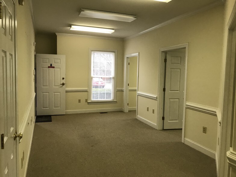 More Photos Of 6516 Dental Ln, Fayetteville Office For Lease
