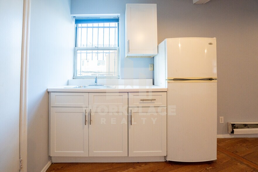 More Photos Of 1554 63rd St, Brooklyn Warehouse For Lease