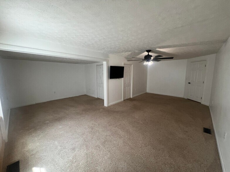 More Photos Of 380 S Main St, De Graff Light Manufacturing For Sale