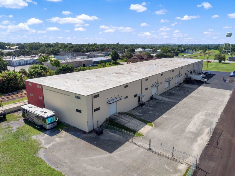 More Photos Of 110 W Interlake Blvd, Lake Placid Warehouse For Lease