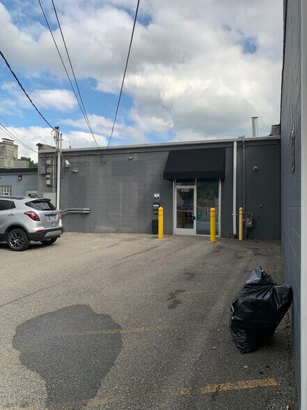 More Photos Of 20419 Mack Ave, Grosse Pointe Woods Freestanding For Lease