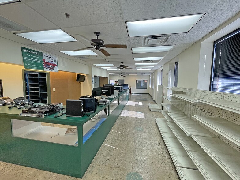 More Photos Of 24-26 Parkway Blvd, York Warehouse For Sale