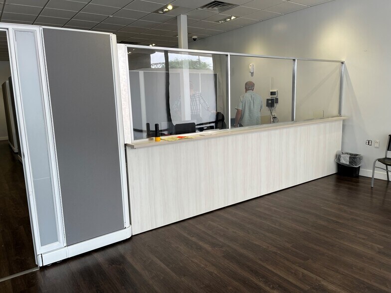 More Photos Of 5819 Gulf Fwy, Houston Freestanding For Lease