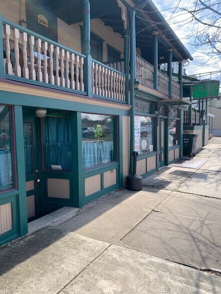 More Photos Of 735 Front St, Catasauqua General Retail For Sale
