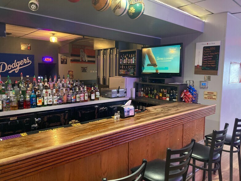 More Photos Of 220 Towner Ave, Larimore Flex For Sale