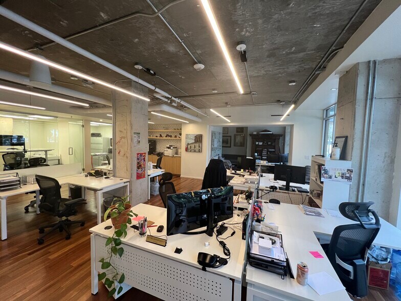 More Photos Of 901 W 9th St, Austin Office For Lease