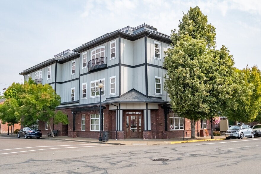 More Photos Of 321 E 1st Ave, Albany Office Residential For Lease