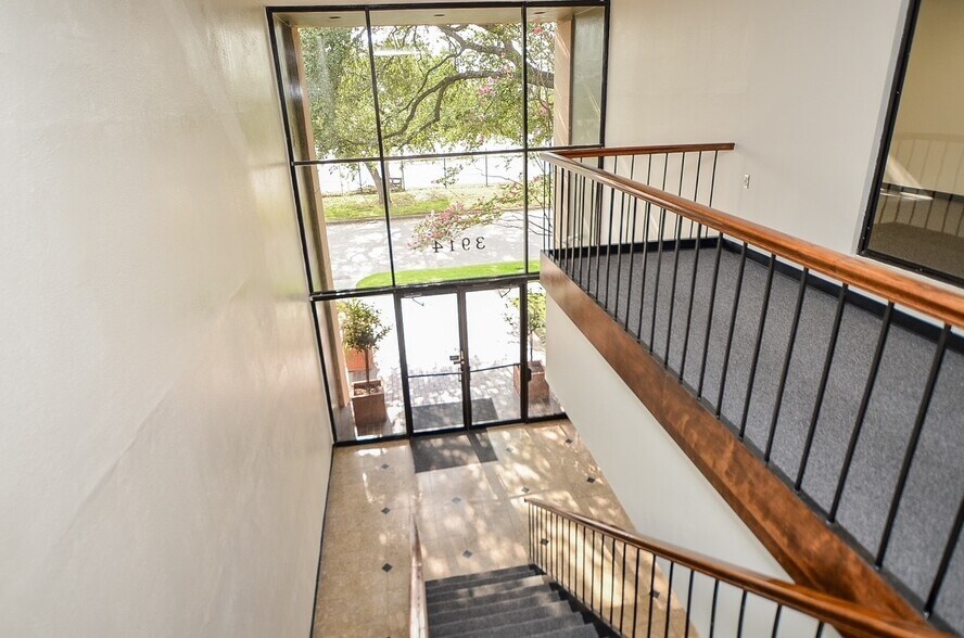 More Photos Of 3914 Fairhill Dr, Houston Office For Lease