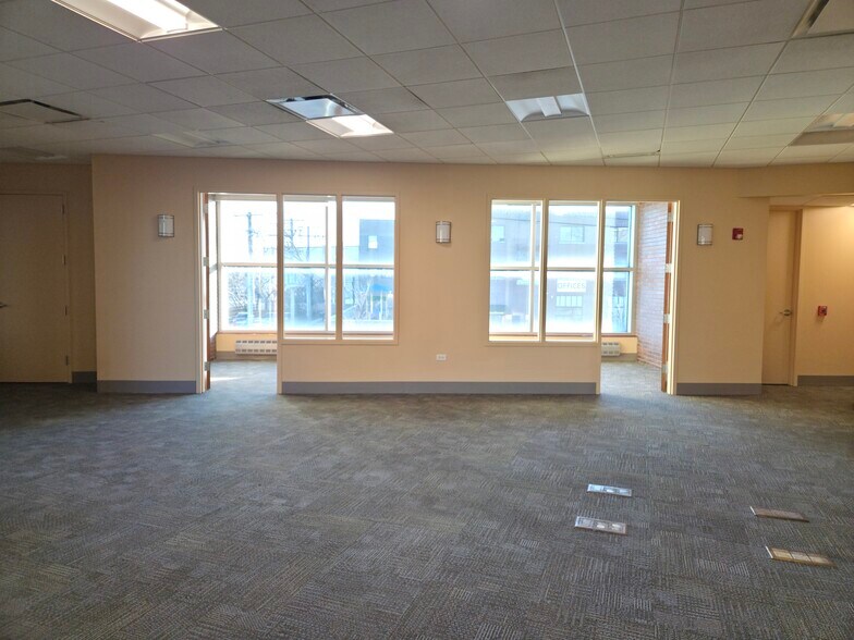 More Photos Of 1640 W Fullerton Ave, Chicago Bank For Sale