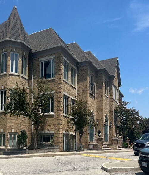 More Photos Of 406-410 N Service Rd E, Oakville Office For Sale