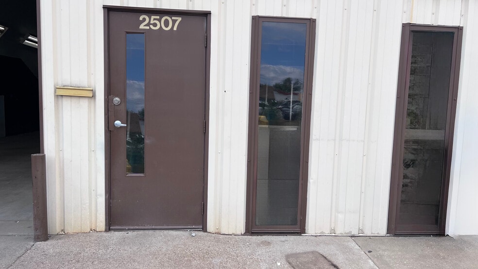 More Photos Of 2507 Gunnison St, Colorado Springs Warehouse For Lease