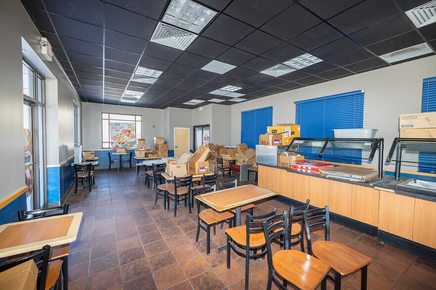 More Photos Of 2613 Candlewood Dr, Emporia Fast Food For Lease