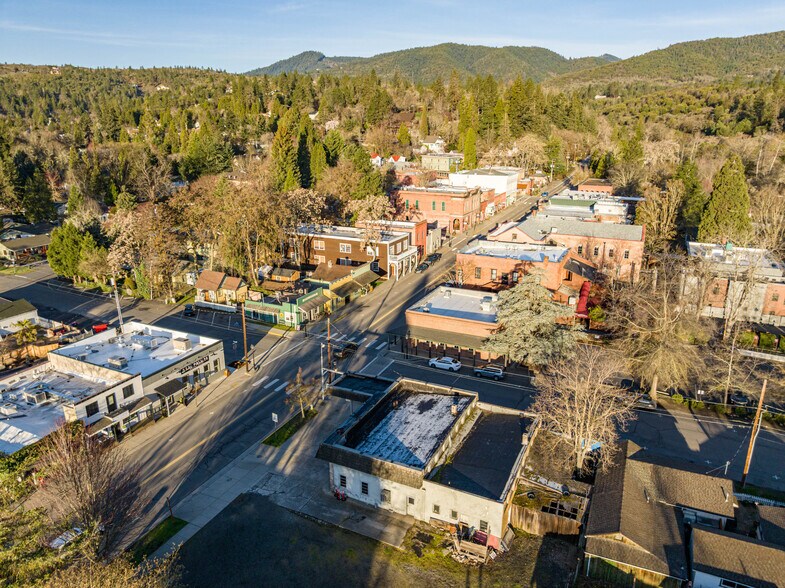 More Photos Of 205 E California St, Jacksonville General Retail For Sale