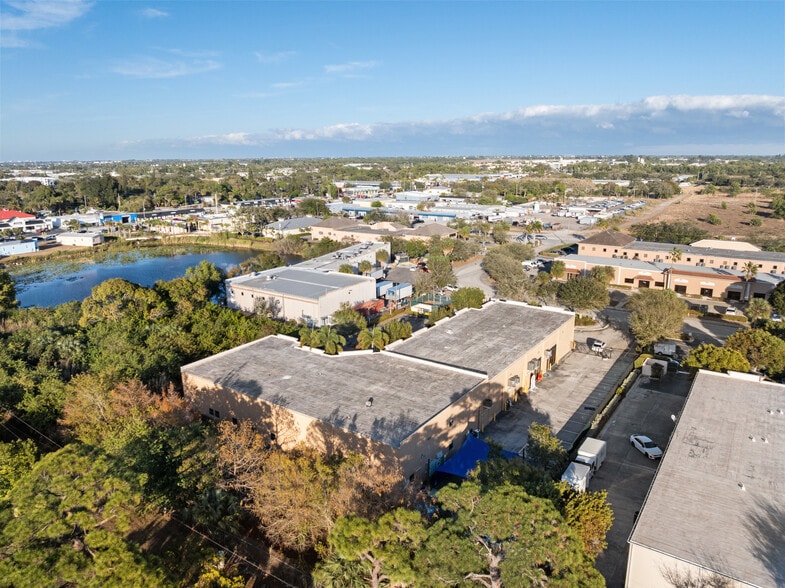 More Photos Of 2580-2590 SE Willoughby Blvd, Stuart Warehouse For Sale