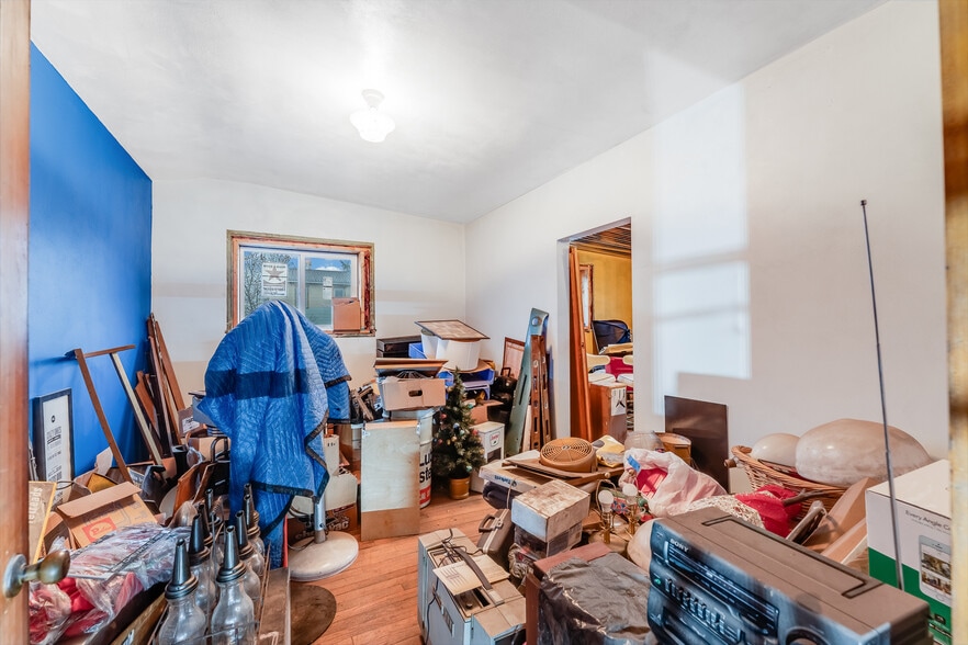 More Photos Of 812 N Pike St, Grafton Auto Dealership For Lease