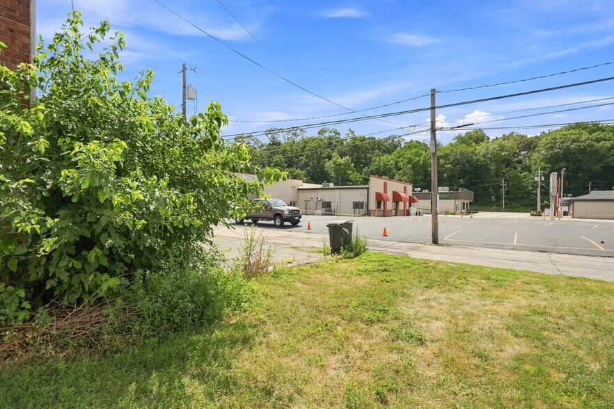 More Photos Of 1014-1016 15th Ave, East Moline Apartments For Sale