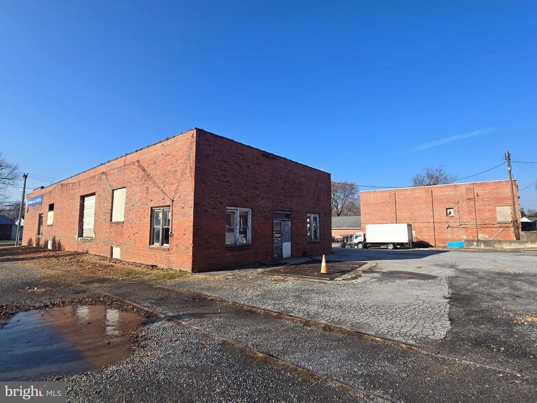 More Photos Of 50 E Grant St, Woodstown Freestanding For Sale