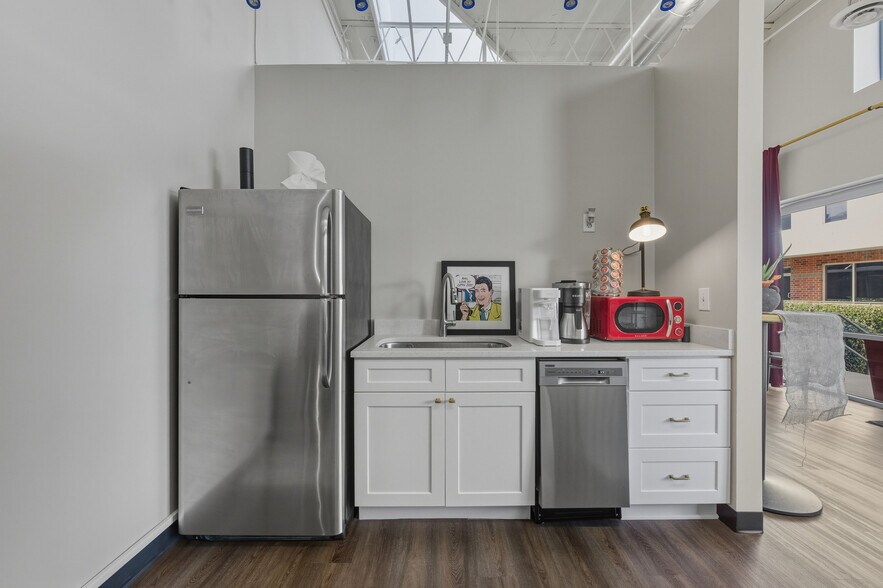 More Photos Of 1320 Ellsworth Industrial Dr, Atlanta Loft Creative Space For Lease